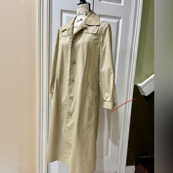 London Fog Trench Coat VTG Sz 10P Tan made in Baltimore Versatile Sophisticated - Picture 10 of 10